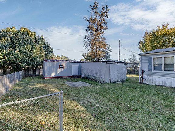 3rd image of 109 Westwood Dr