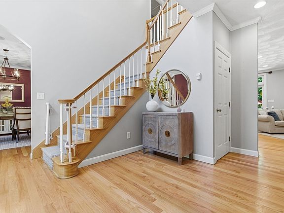 5th image of 27 Boulder Dr