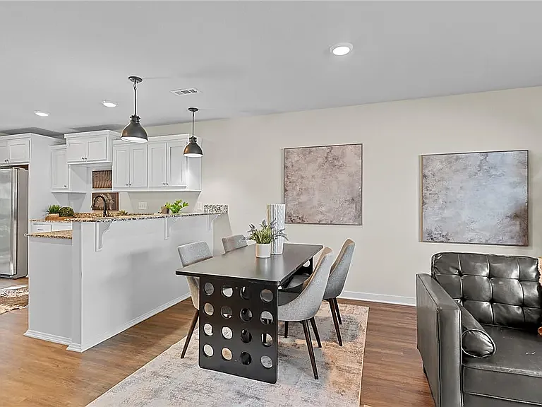 3 bed, 2.5 bath, 1420 sqft, $680 — Photo 3