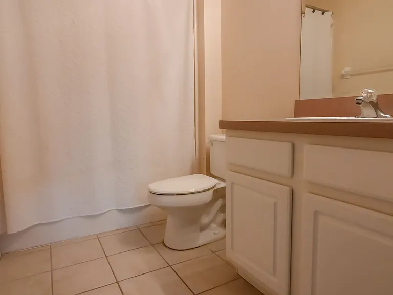 704 Monroe Cir #D — Photo 19