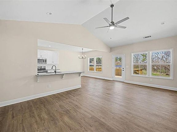 4th image of 44 Dogwood St NE