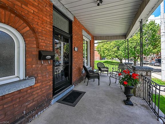 3rd image of 179 Macnab St N