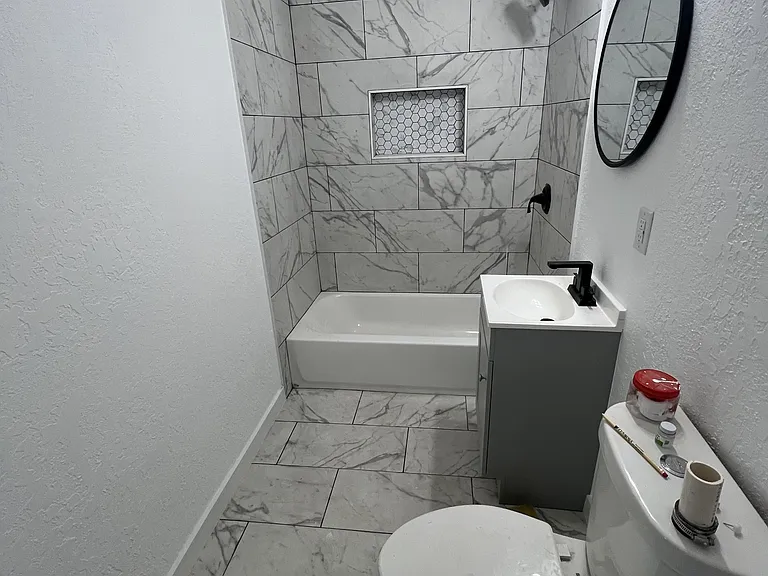 525 W Washington Ave — Photo 2