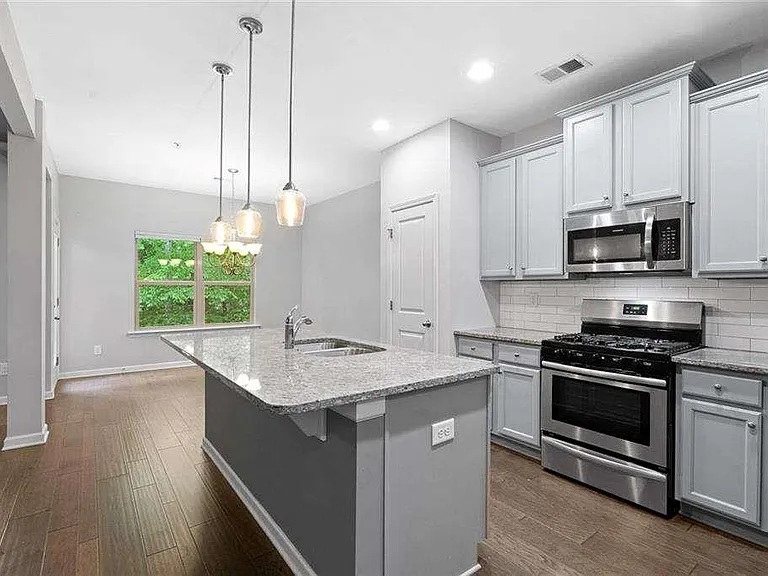 113 Oakview Psge #1 — Photo 2