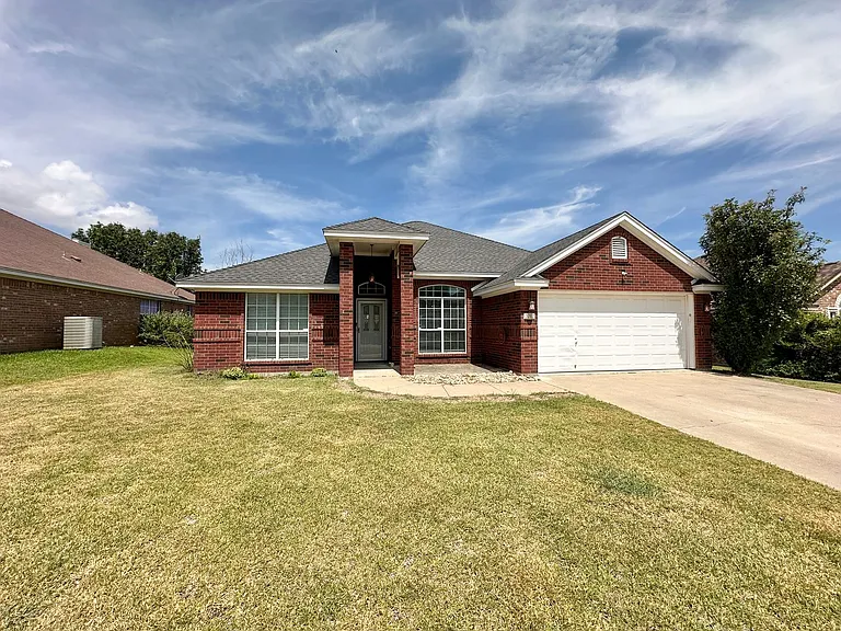2012 Stonehenge Dr — Photo 1