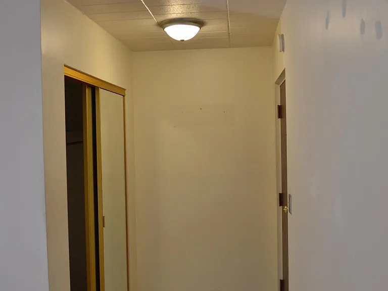 521 Forest Green Dr — Photo 2