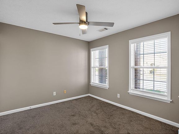 3rd image of 3925 Claiborne Cir