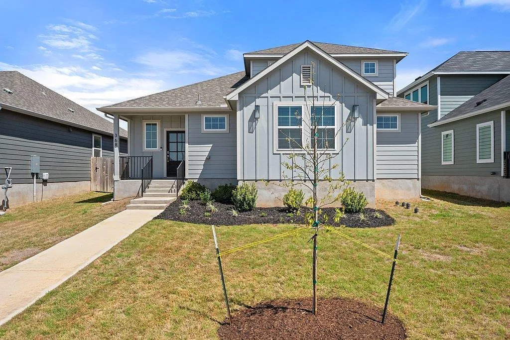 4 bed, 3.0 bath, 2232 sqft, $2,400 — Photo 3