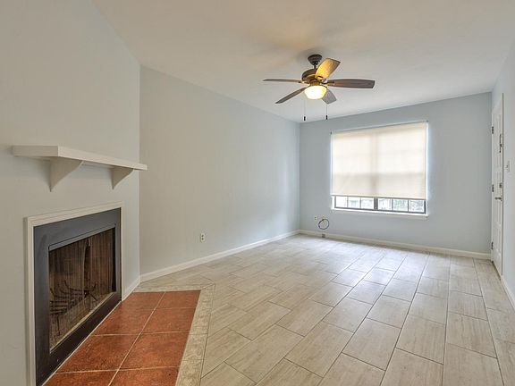 4th image of 2086 Admiral Ct #B