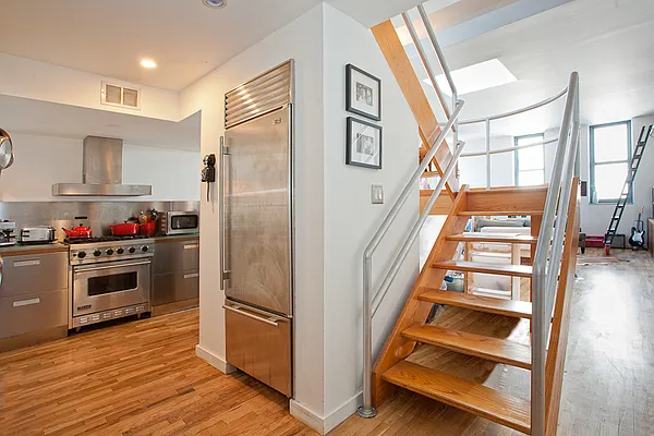 Sold by Avenue Sotheby's International Realty | media 18