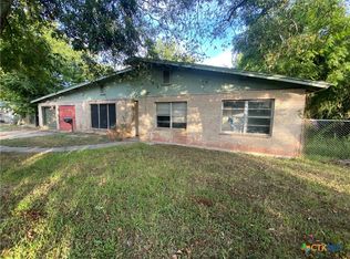 218 Cheeves Ave, Port Lavaca, TX 77979
