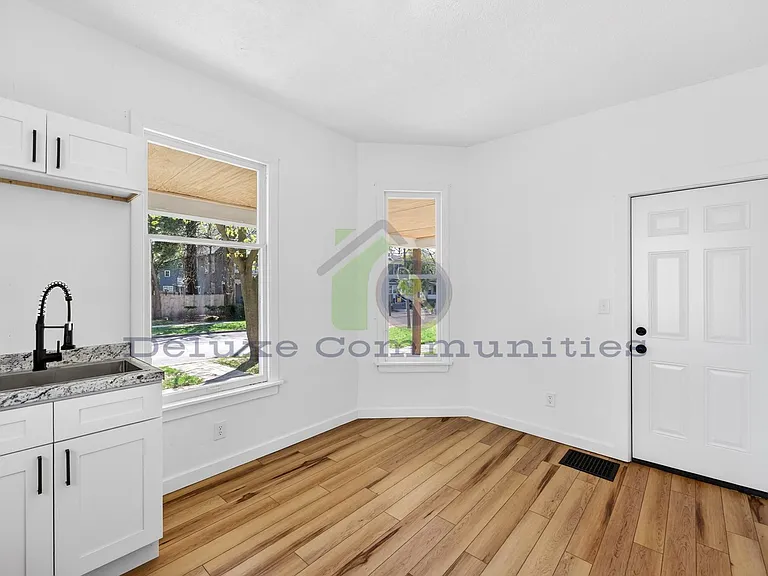 851 Worden St SE — Photo 8