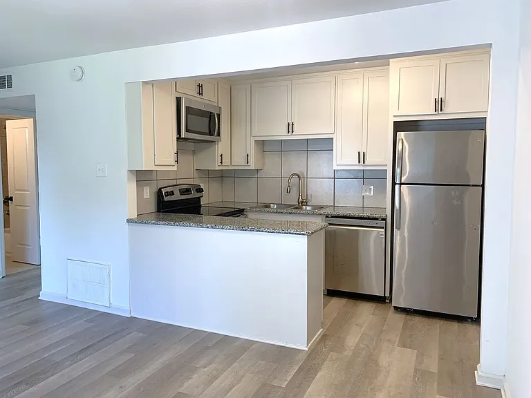 BlueBird Apartments — Photo 30