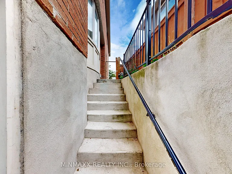 419 Wettlaufer Ter — Photo 39