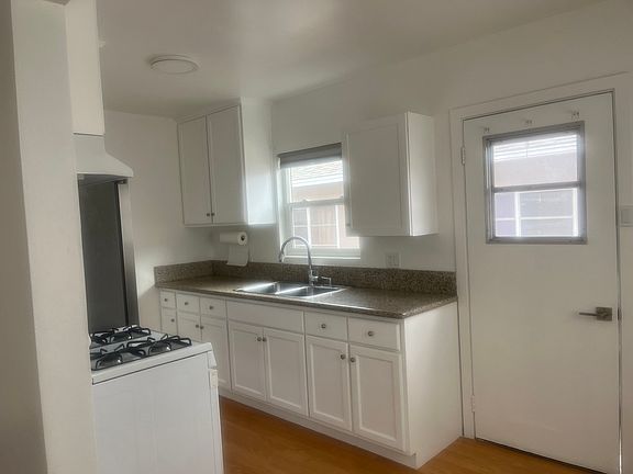 4th image of 2228 N Catalina St APT A