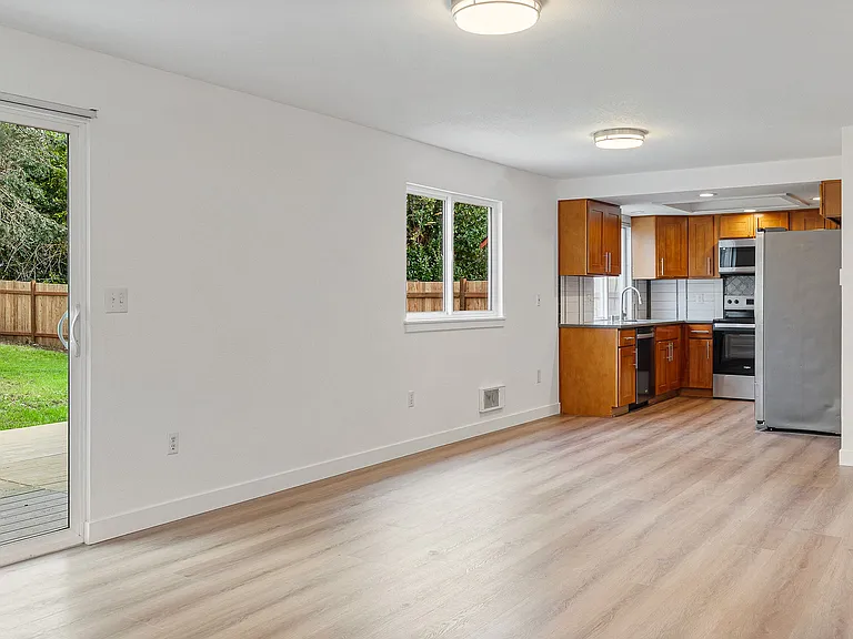 5909 Glenwood Ave — Photo 9