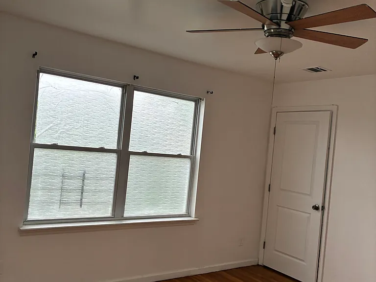 409 Halsey St #2 — Photo 10