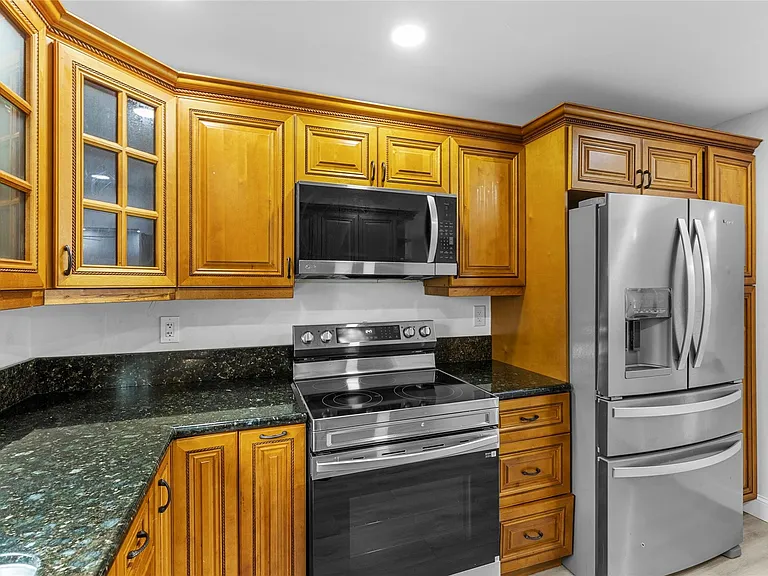 4112 NW 78th Ln — Photo 8