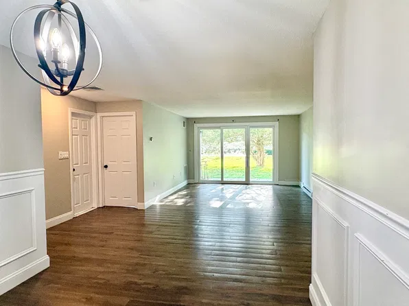 6 Marc Dr APT 6B4, Plymouth, MA 02360