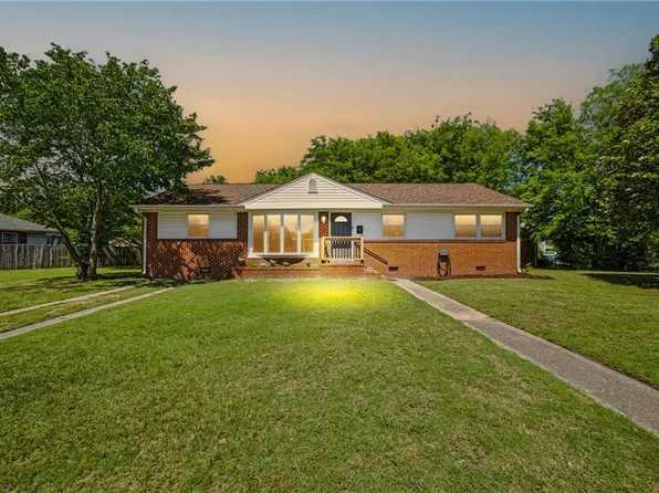 2 Lynnhaven Dr, Hampton, VA 23666