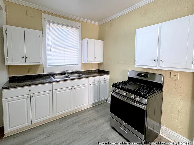 1491 Watson St — Photo 5