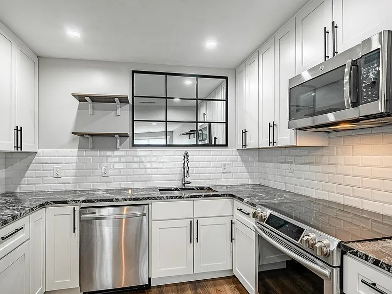 239 Smallwood Ct — Photo 3