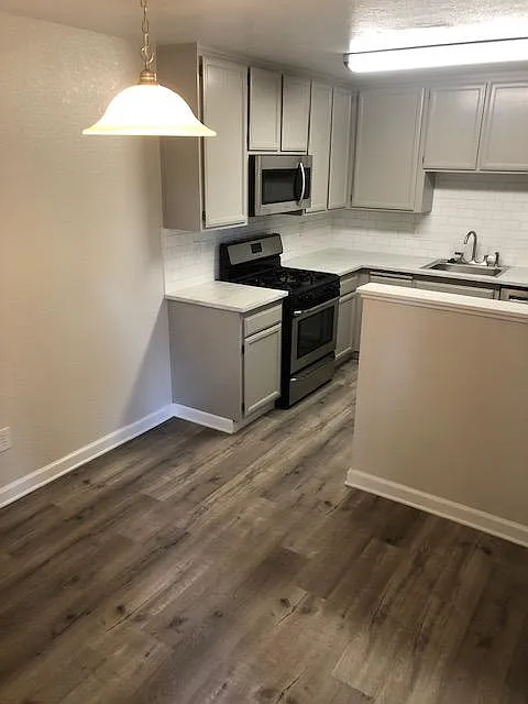 212 Park Place Dr — Photo 2
