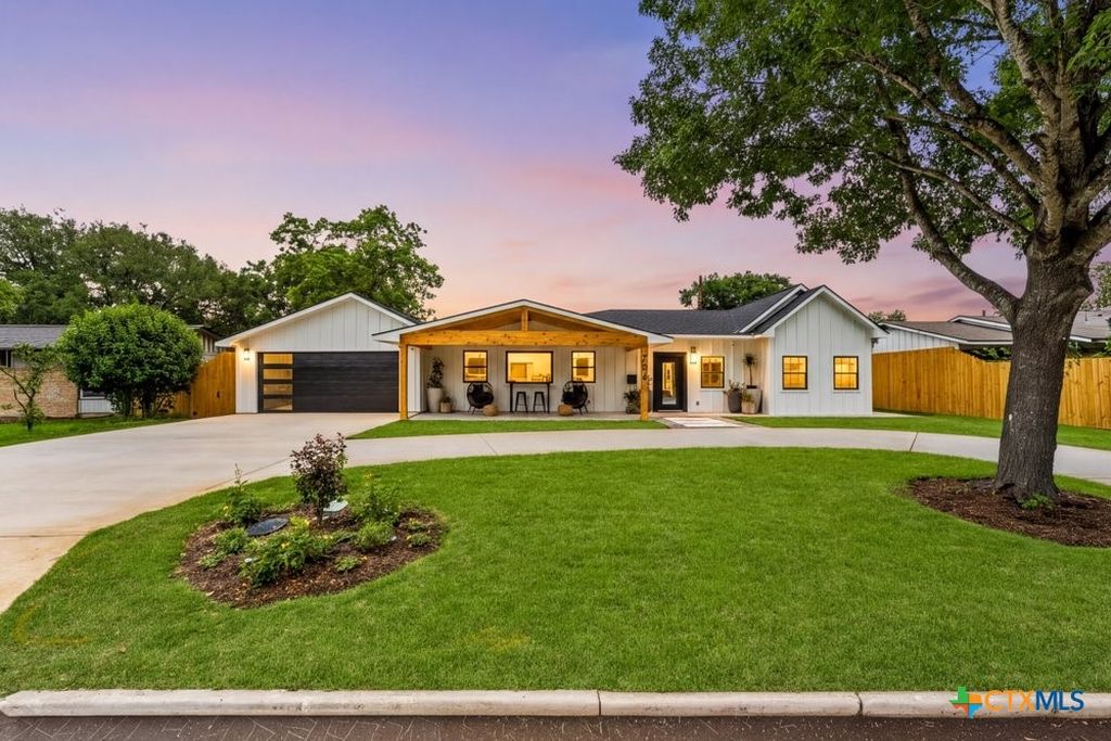 706 Kenilworth Blvd, San Antonio, TX 78209 home