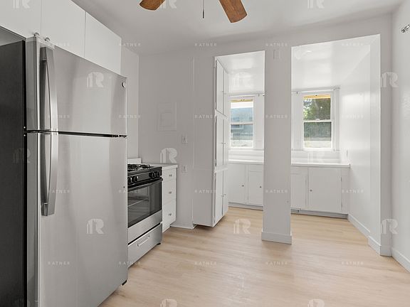 3rd image of 1323 N Orange Dr #1/2