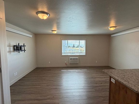 4th image of 704 Caribou St #3