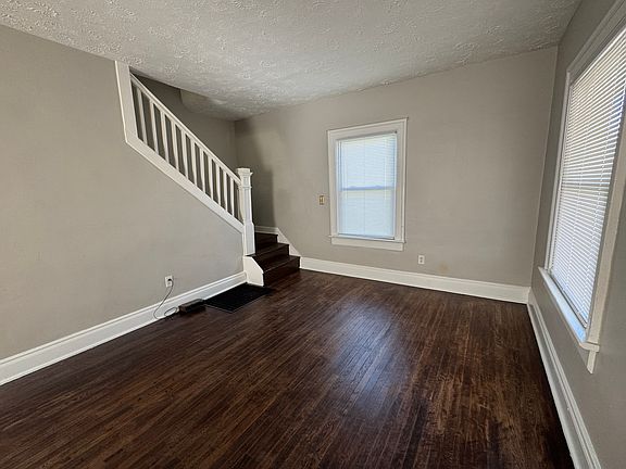 3rd image of 1023 Holly Ave