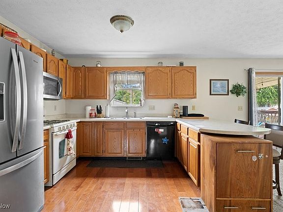 5th image of 801 Barclay St