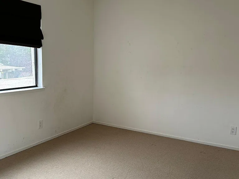 16 Coleridge Dr #1 — Photo 3