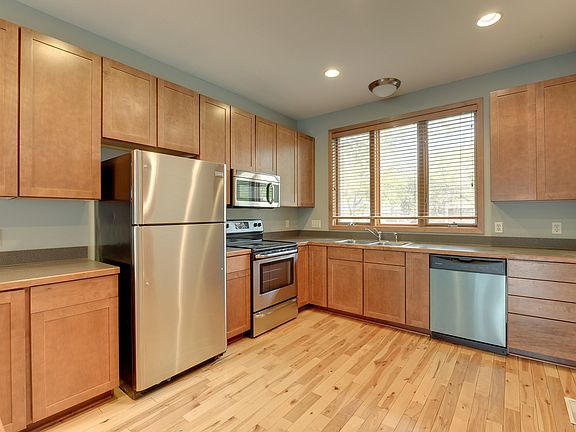 5th image of 2622 Howard St NE