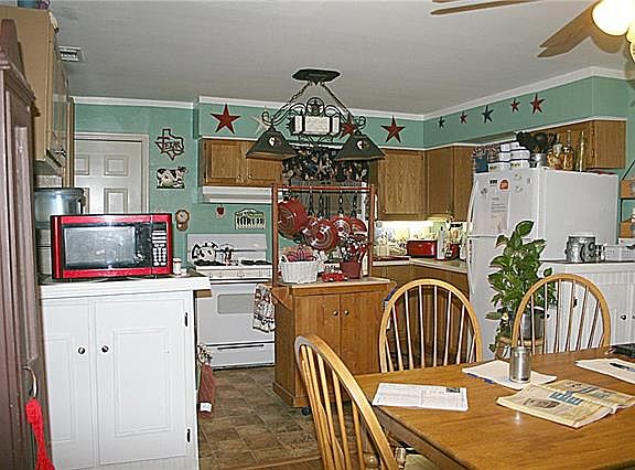 5th image of 608 N Watson St