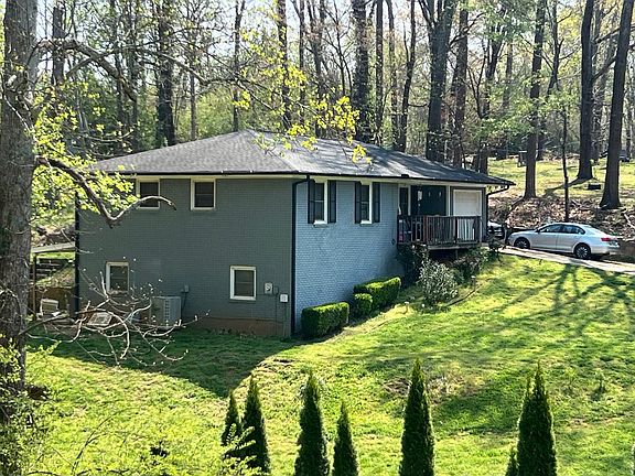 3rd image of 2070 Garden Rd