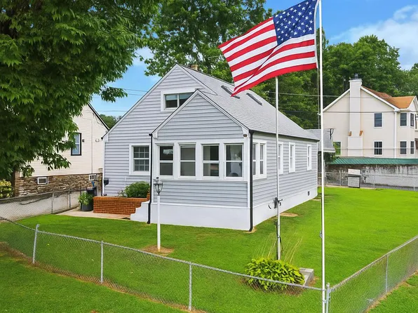 45 Seward Ln, Aston, PA 19014