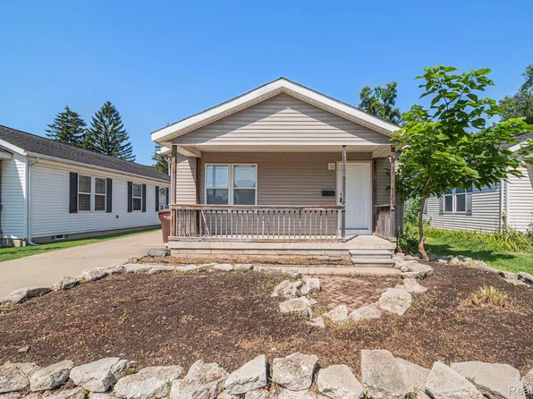 4016 Howe Rd, Wayne, MI 48184