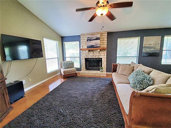 5th image of 416 Oakcrest Dr