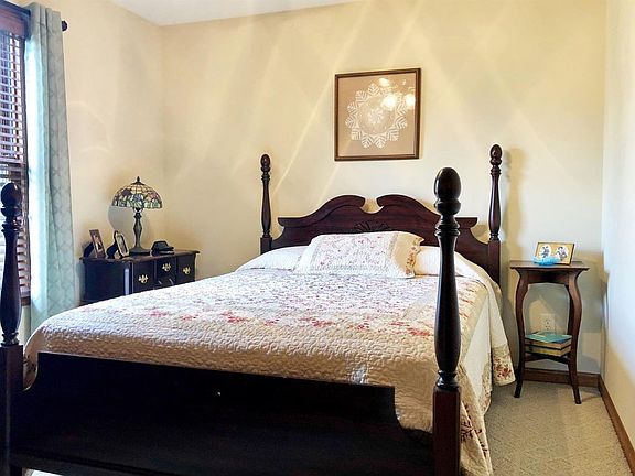 2nd image of 600 Meadowview Ct