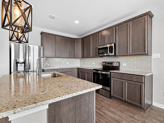 4th image of 1709 Spence St