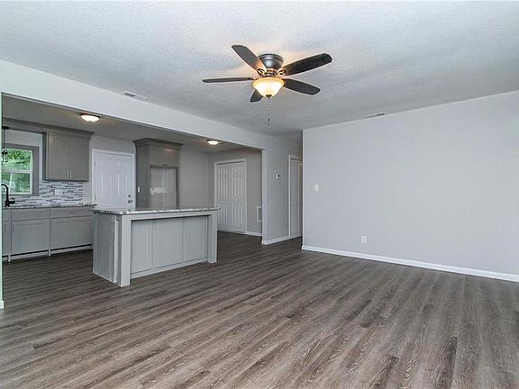 4th image of 6106 Freeman Ave
