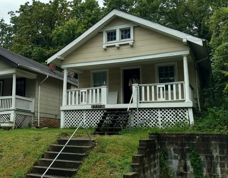 Quiet neighborhood, minutes from Plaza, UMKC campus, Rockhur
