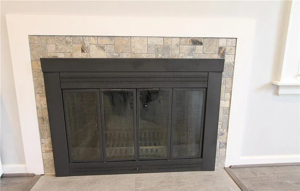 169 Robbins Ave — Photo 4