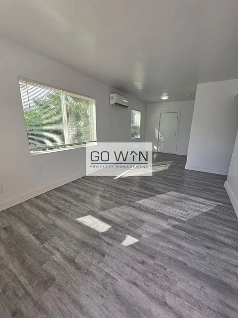 2310 East Roosevelt Street — Photo 1