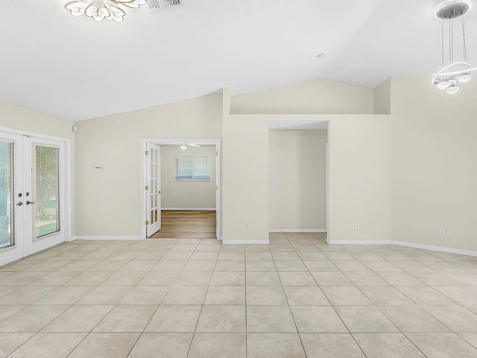 4 bed, 1638 sqft, $2,400 — Photo 3