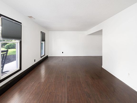 4th image of 6719 Lake Crest Ct