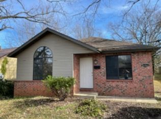 2050 N Travis Ave, Springfield, MO 65803