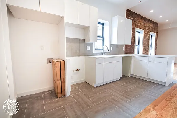 Rented by MySpaceNYC | media 28