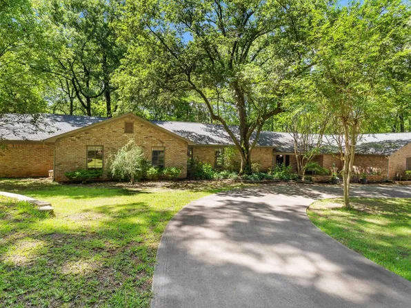 10 High Point Dr, Texarkana, TX 75503